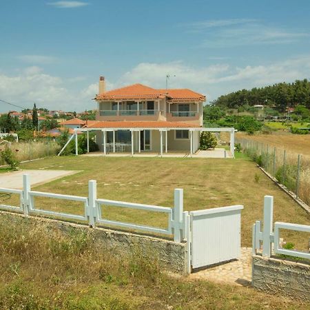Magnificent Seascape Villa On A Secluded Beach Nea Moudania Bagian luar foto