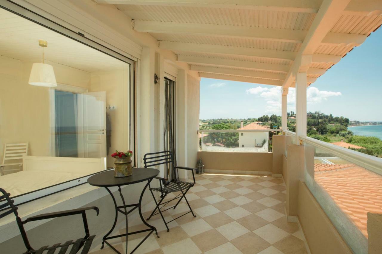 Magnificent Seascape Villa On A Secluded Beach Nea Moudania Bagian luar foto