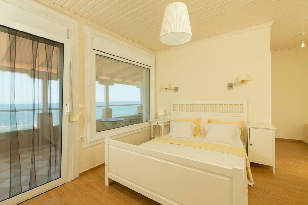 Magnificent Seascape Villa On A Secluded Beach Nea Moudania Bagian luar foto