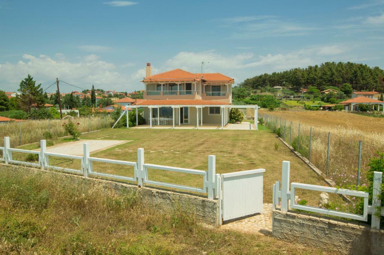 Magnificent Seascape Villa On A Secluded Beach Nea Moudania Bagian luar foto