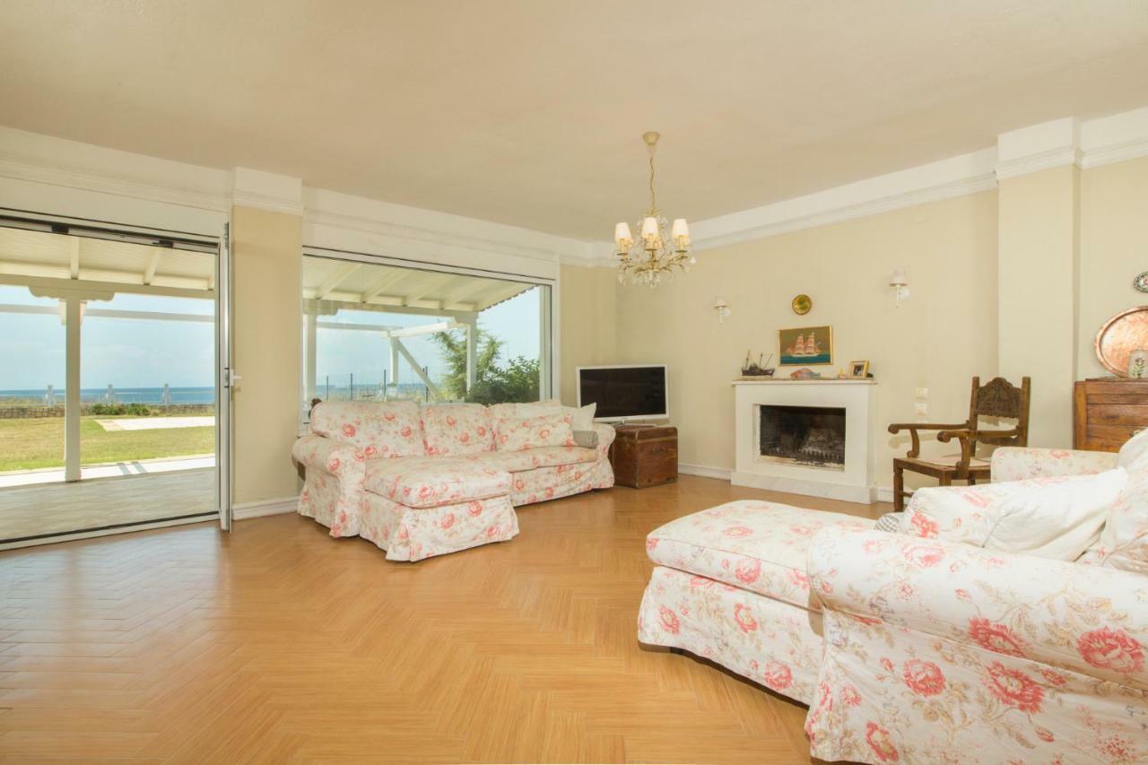 Magnificent Seascape Villa On A Secluded Beach Nea Moudania Bagian luar foto