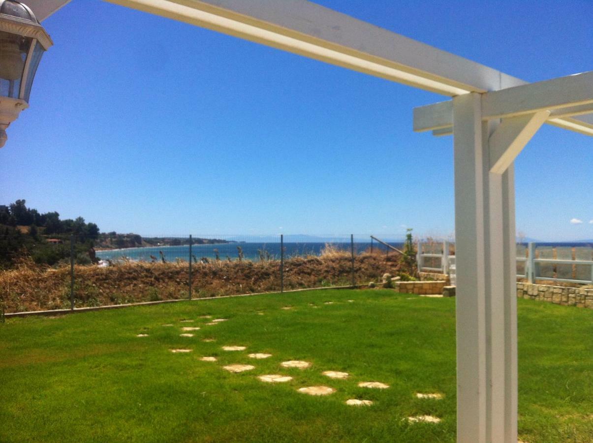 Magnificent Seascape Villa On A Secluded Beach Nea Moudania Bagian luar foto